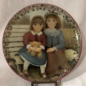 THE BRADFORD EXCHANGE “Sisters are Blossoms” Plate